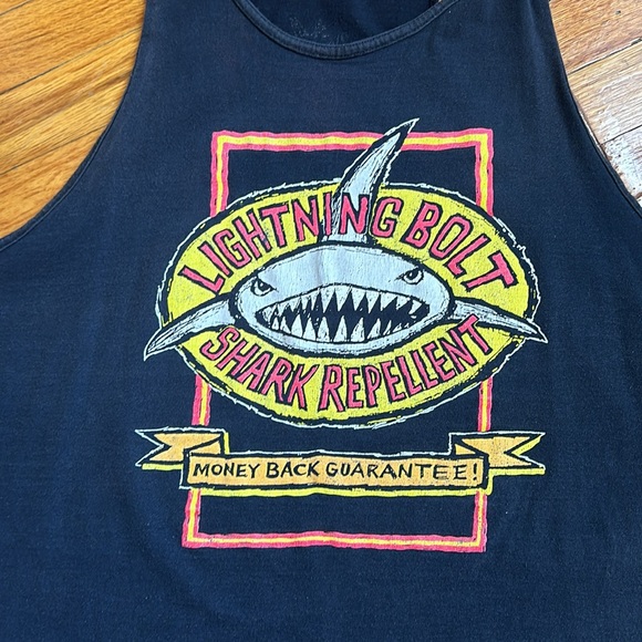 Vintage Retro 90s Shark Tank - Picture 2 of 6